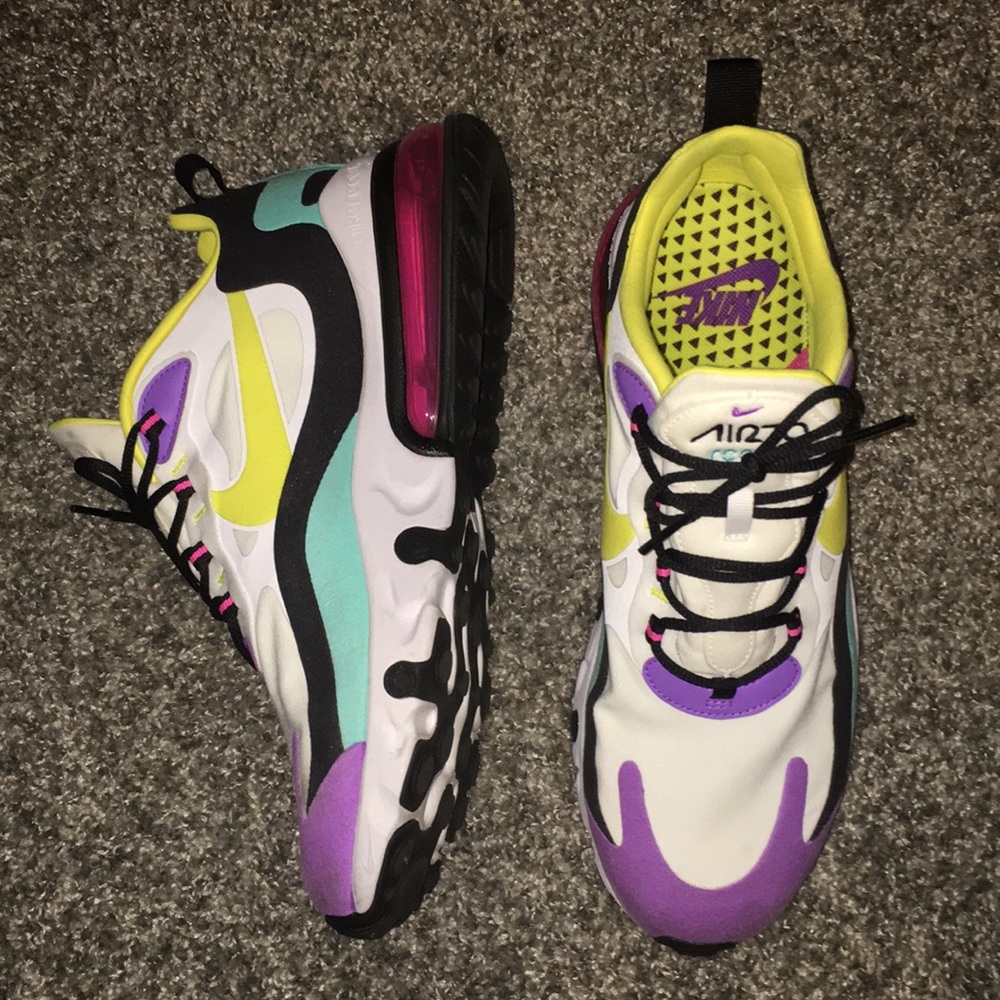 Nike Men’s 270 React Geometric Shoes